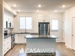 Building Photo - 655-655 Watt Blvd SW