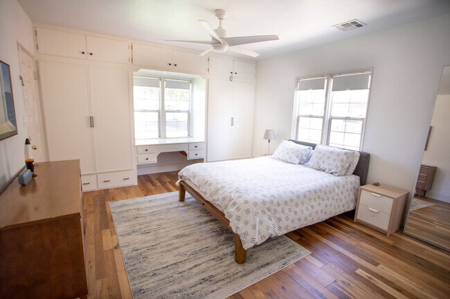 Building Photo - Charming Historic 3-Bed / 2-Bath Home Near...