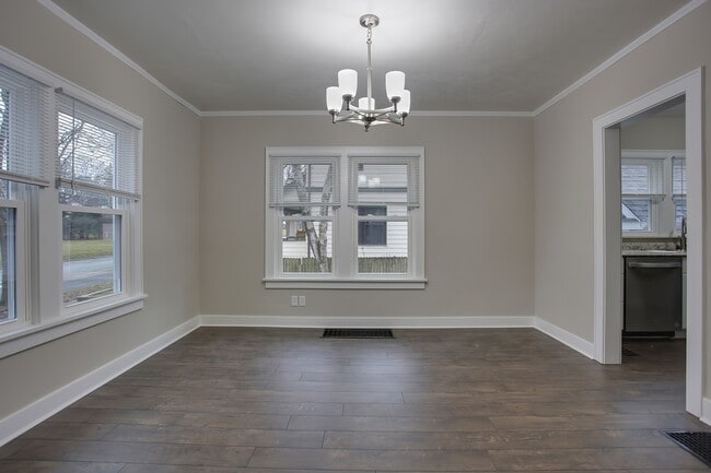 Building Photo - 3 Bedroom updated home Near Campus - Avail...