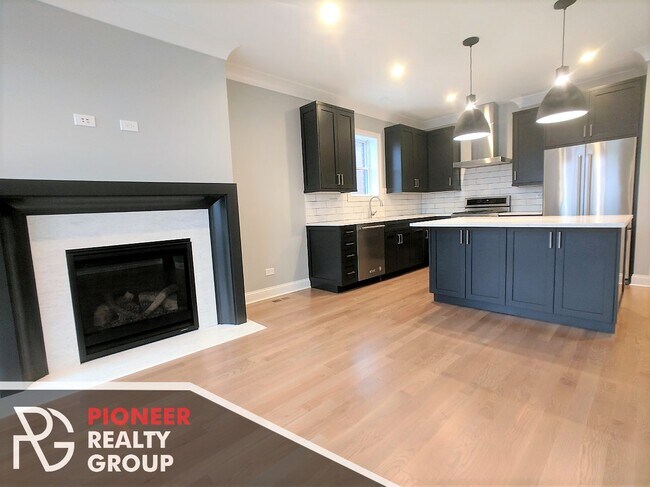 Foto del edificio - 2318 N Southport Ave