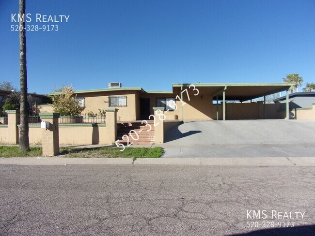 Building Photo - 707 W Acadia Dr