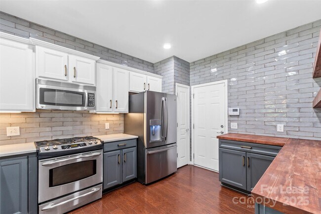 Foto del edificio - 15627 Canmore Street