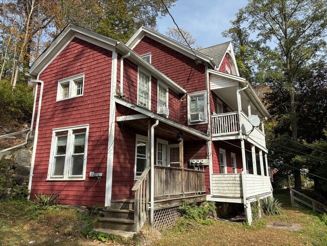 Building Photo - 13 Maple Ave