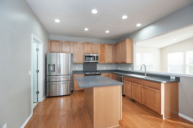 Foto del edificio - Welcome Home! 4 Bedroom/2.5 Bath Home in Avon!