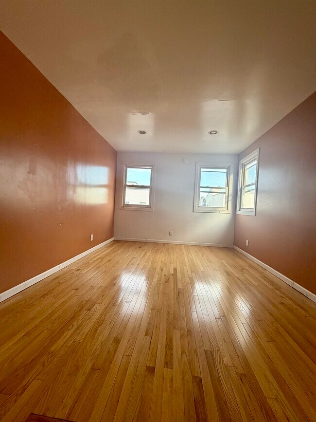 Foto del edificio - 206 Hancock Ave