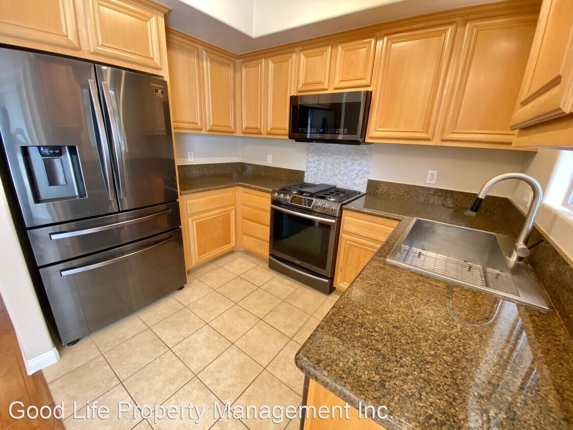Primary Photo - 2 br, 2.5 bath House - 3938 Iowa St