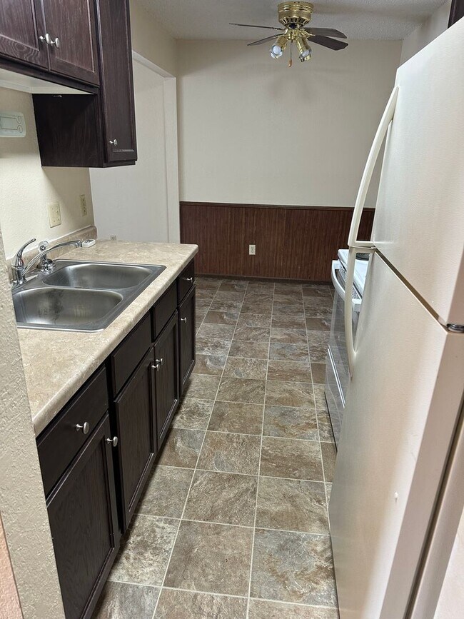 Foto del edificio - One Bedroom with Walk Out Patio