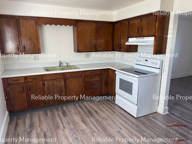 Building Photo - 1687 Grandview Dr