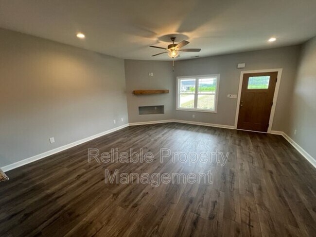 Foto del edificio - 107 Lynn Ln