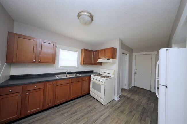 Building Photo - 146 W Simonton