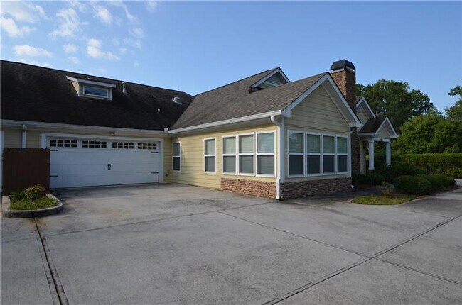 Building Photo - 2392 Chimney Cottage Cir NE