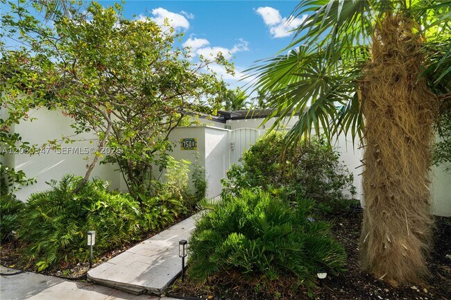 Foto del edificio - 7501 West Dr