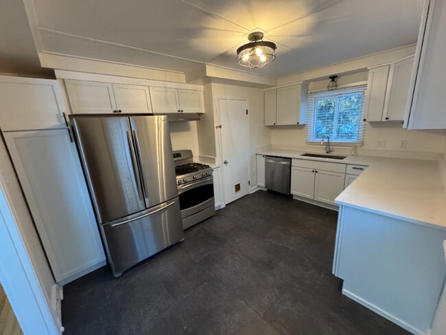 Building Photo - 8701 Brookville Rd