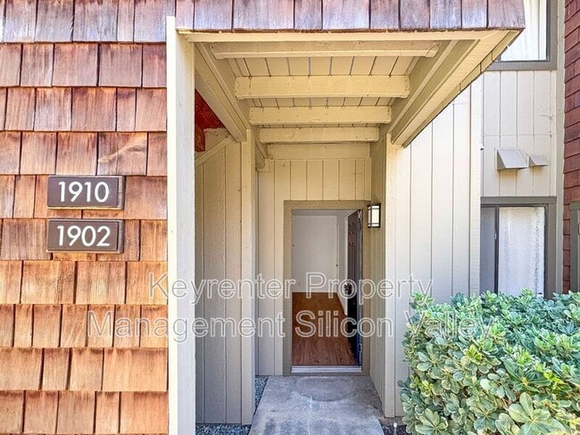 Building Photo - 1902 La Terrace Cir