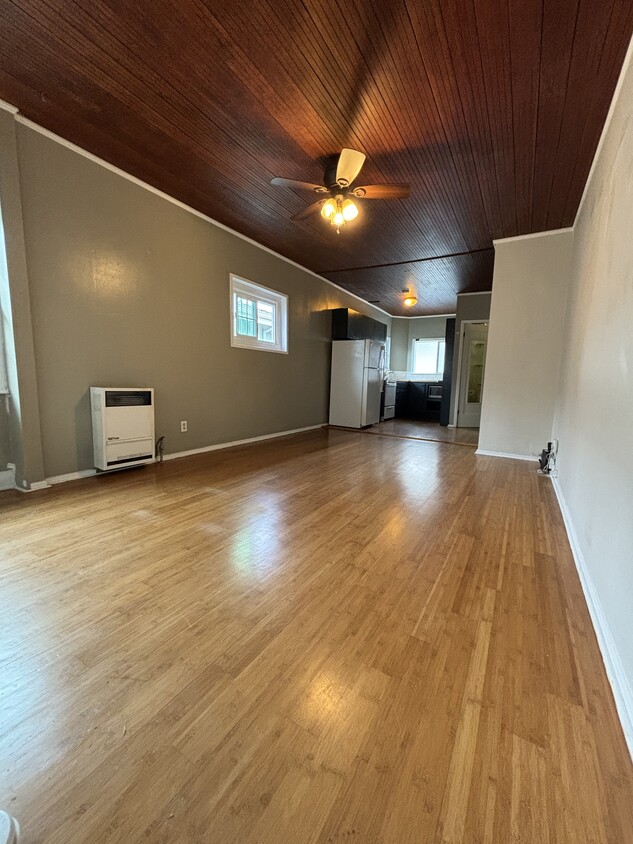 Main living area - 27 Sunset Ave