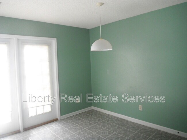 Building Photo - 1100 Pineland Ave