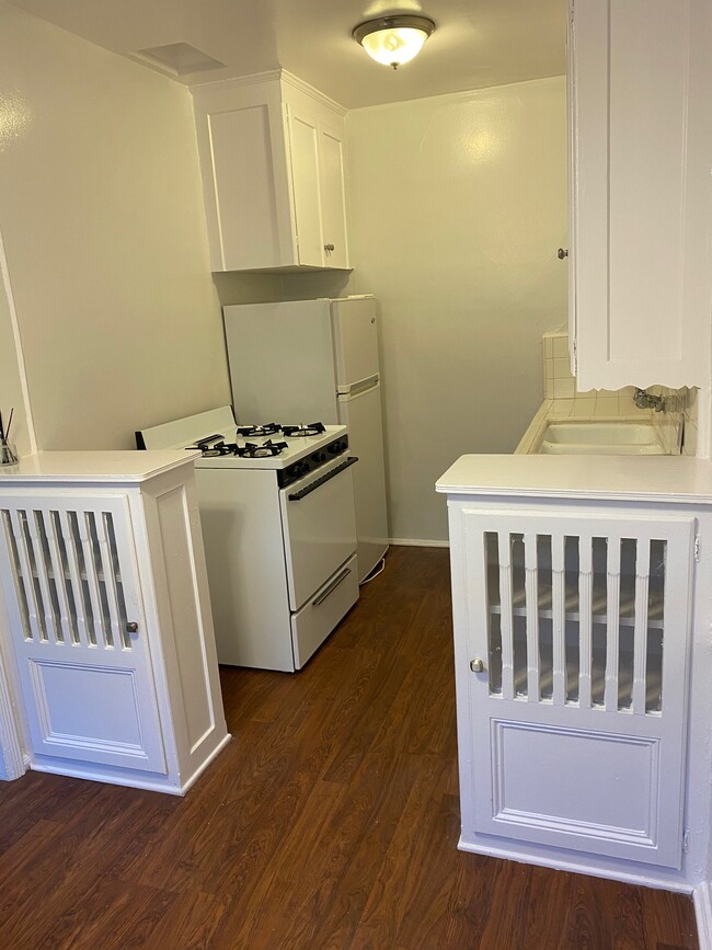 Kitchen - 128 S Reeves Dr