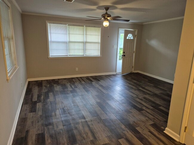 Foto del edificio - 3314 Oakridge Dr