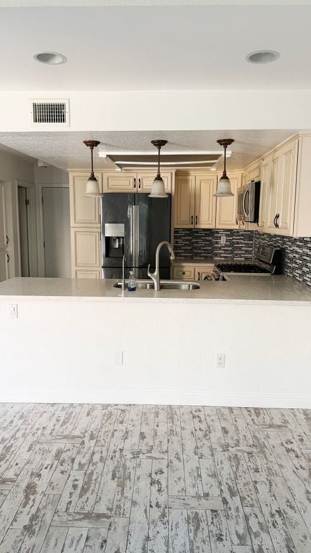 Building Photo - 8167 Vineyard Ave