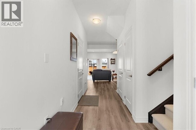 Photo du bâtiment - 448 Blackburn Dr