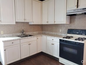 Building Photo - 602 N Plum St