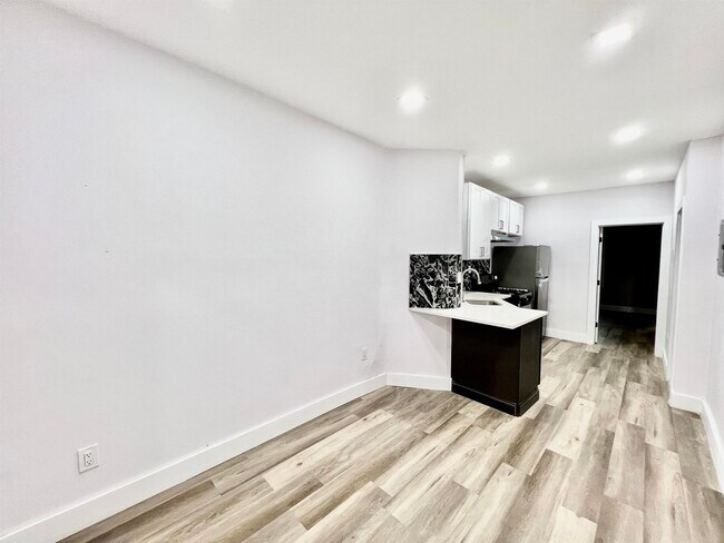 Foto del edificio - 47 Logan Ave