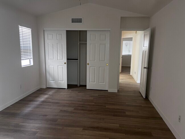 master bedroom - 2030 W Bloomfield Rd