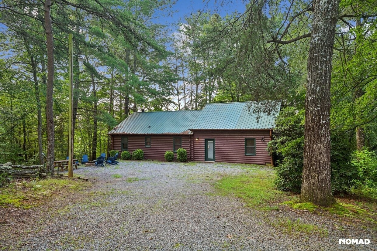 Primary Photo - Charming 3BR House in Mineral Bluff