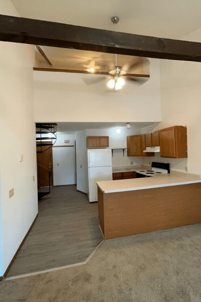 Building Photo - 421 W Doty St