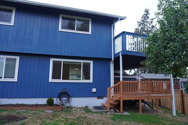 Building Photo - 5635 N 49th St