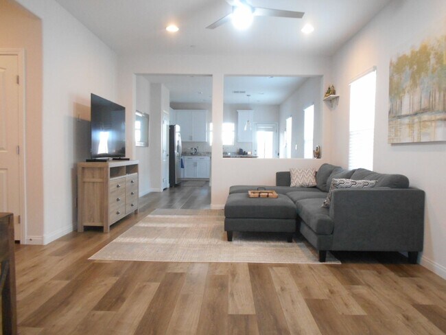 Building Photo - Charming single-story home located in the ...