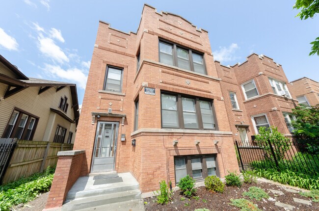 Foto del edificio - 3630 N Kimball Ave