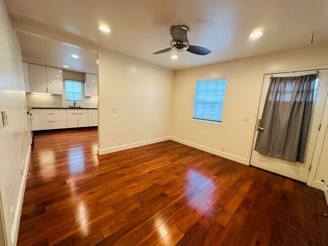 Foto del edificio - 1470 Rosecrans Street Units 1-2*** - 2197L