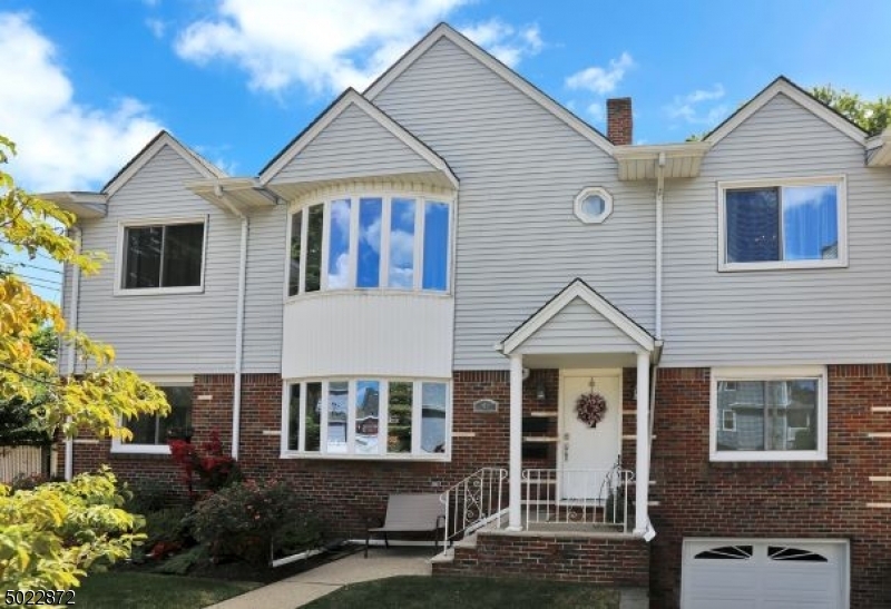 Primary Photo - 49 Grove St