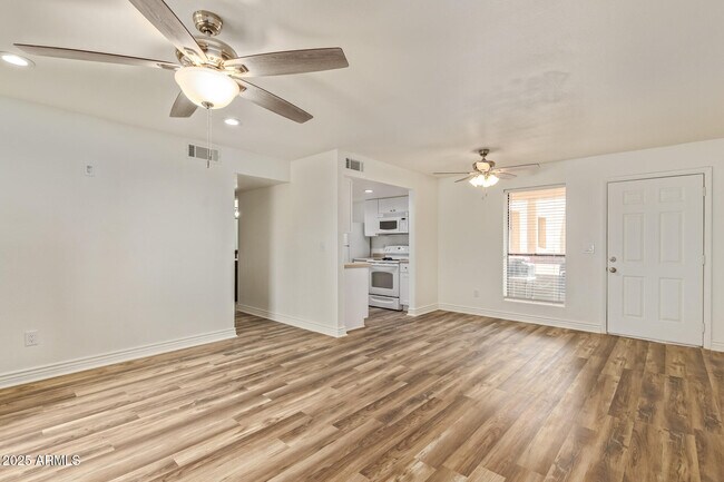 Foto del edificio - 3131 W Cochise Dr