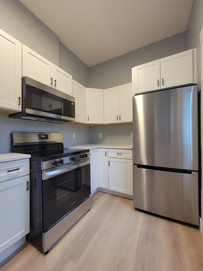 Building Photo - 108 2nd St