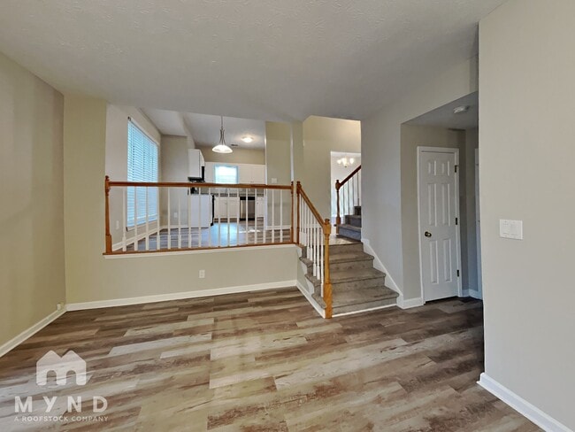 Building Photo - 723 River Valley Dr