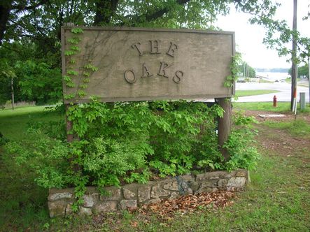 Foto principal - The Oaks Garden-Style Apartment Homes