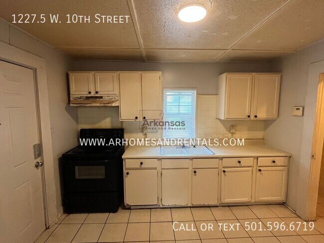 Foto del edificio - 1227.5 W 10th St