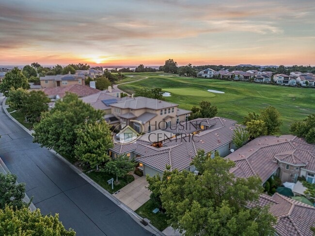 Building Photo - Executive Gated Serrano Golf-Course Home with Views of the 16th Hole!
