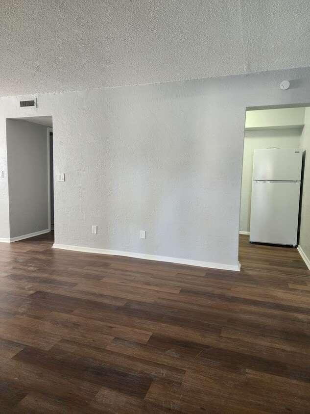 ** COMING SOON ** RENOVATED 2 Bedroom 1 Ba... - ** COMING SOON ** RENOVATED 2 Bedroom 1 Ba...