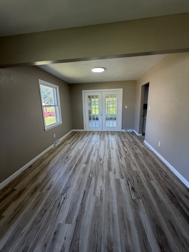 Building Photo - 2922 Bagley Dr W