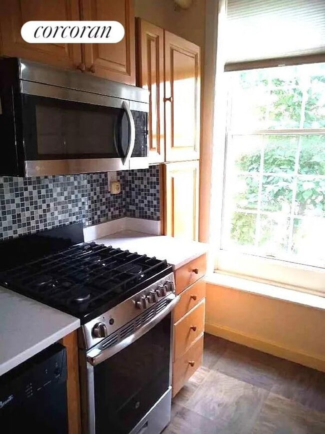 Building Photo - 530 Carlton Ave