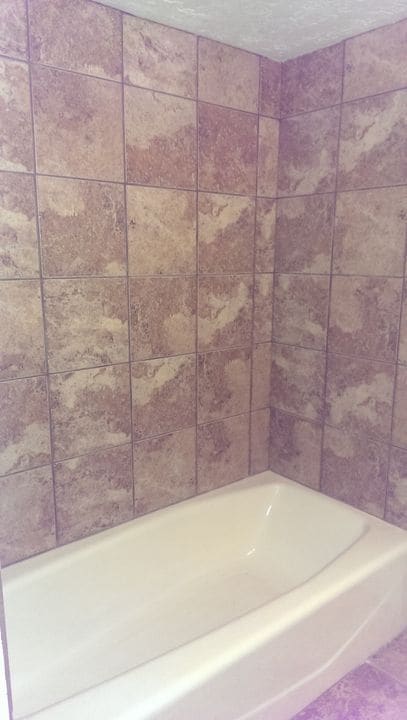 Full Bathroom - picture 2 - 361 East State Street