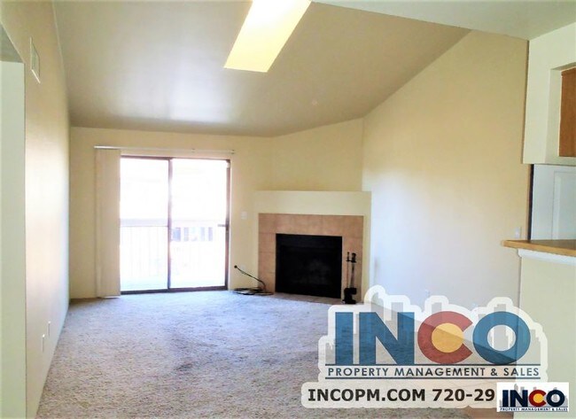 Building Photo - Light & Bright 2 bedroom 2 bath condo w/ba...