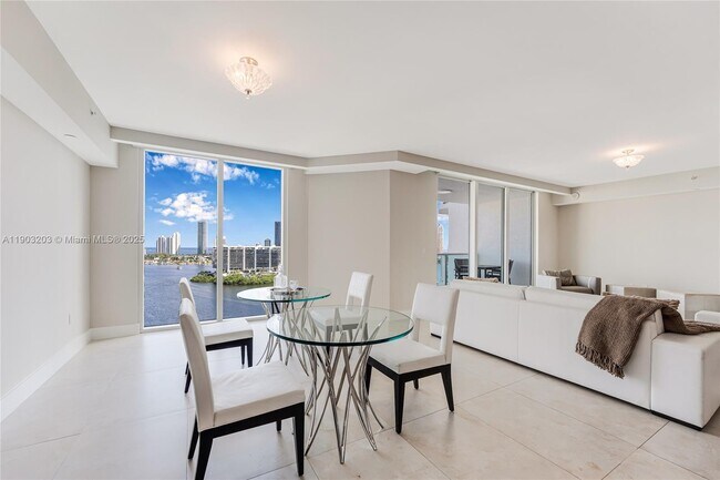 Foto del edificio - 3301 NE 183rd St