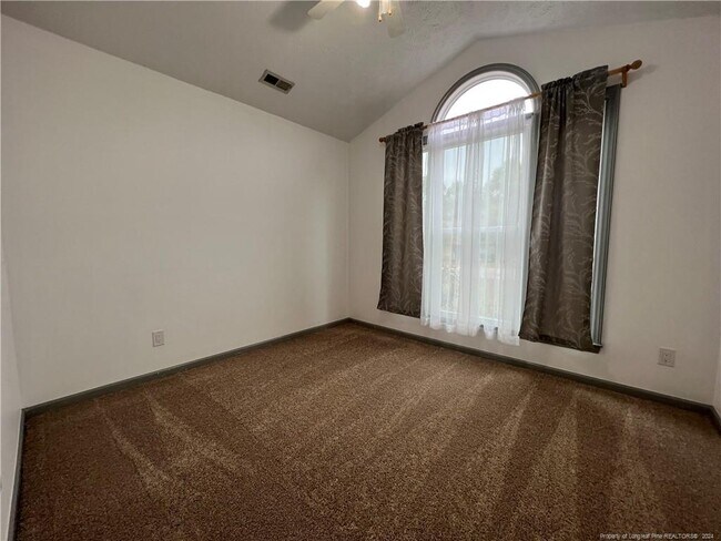Foto del edificio - 1336 Oak Knolls Dr