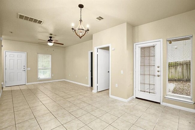 Building Photo - 1812 Maple Ave