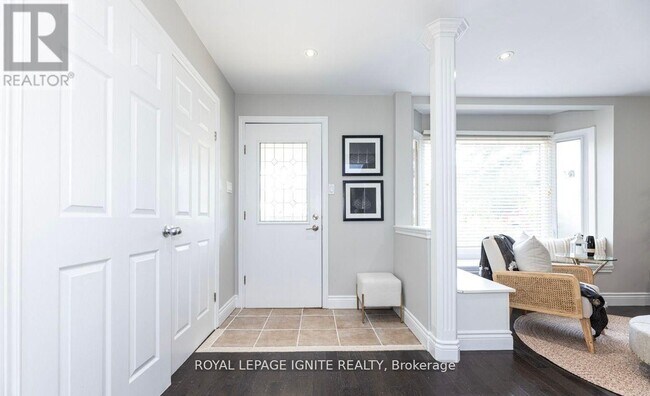 Photo du bâtiment - 878 Strouds Ln