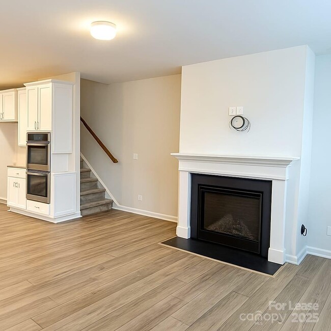 Building Photo - 8903 Nettleton Ave